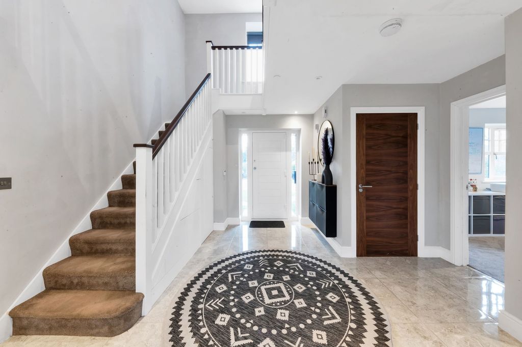 Property photo 2 of 24