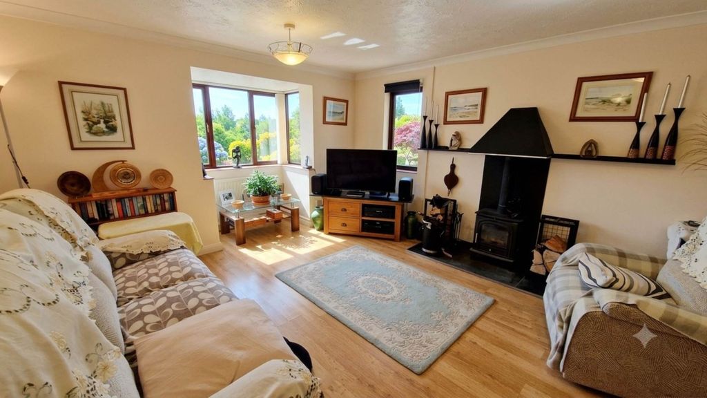 Property photo 3 of 13