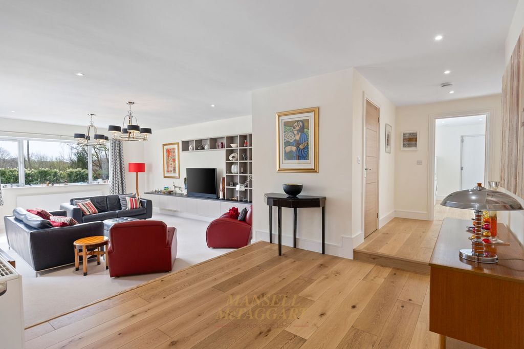 Property photo 3 of 39