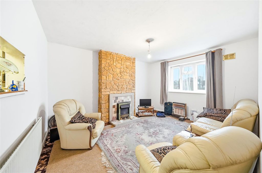 Property photo 2 of 14 Lounge