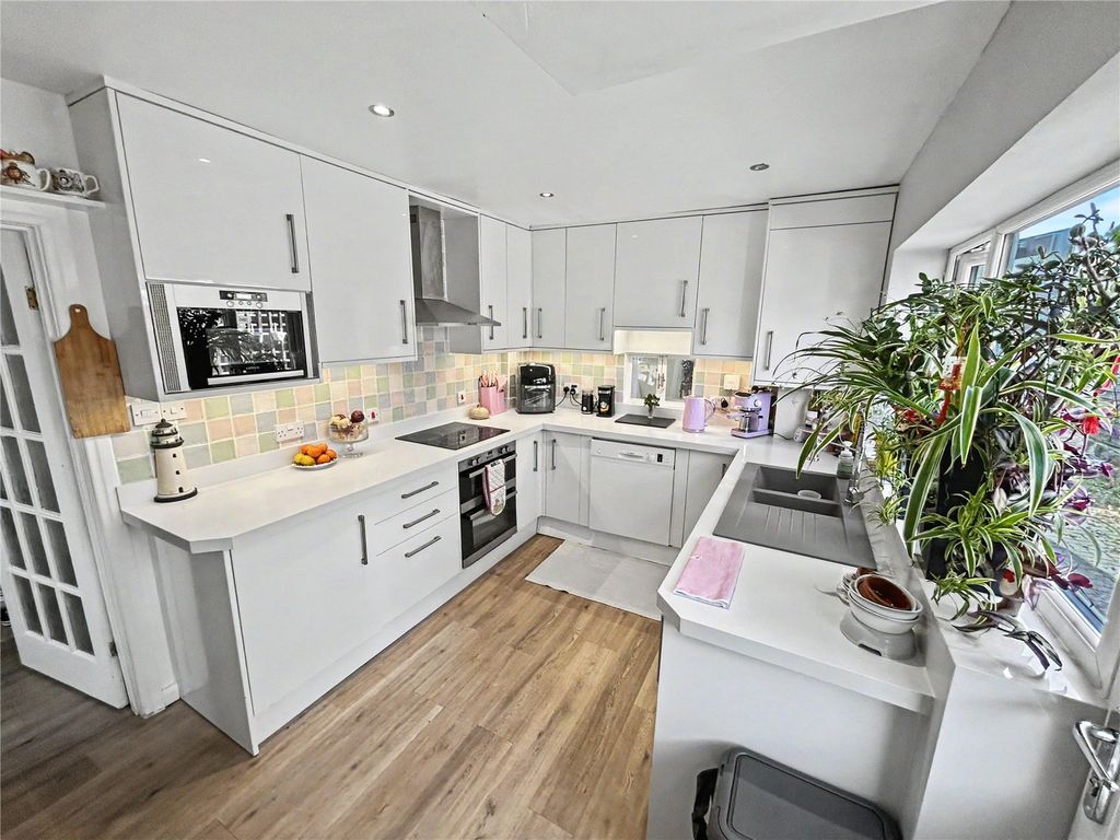 Property photo 2 of 21 Picture No. 29