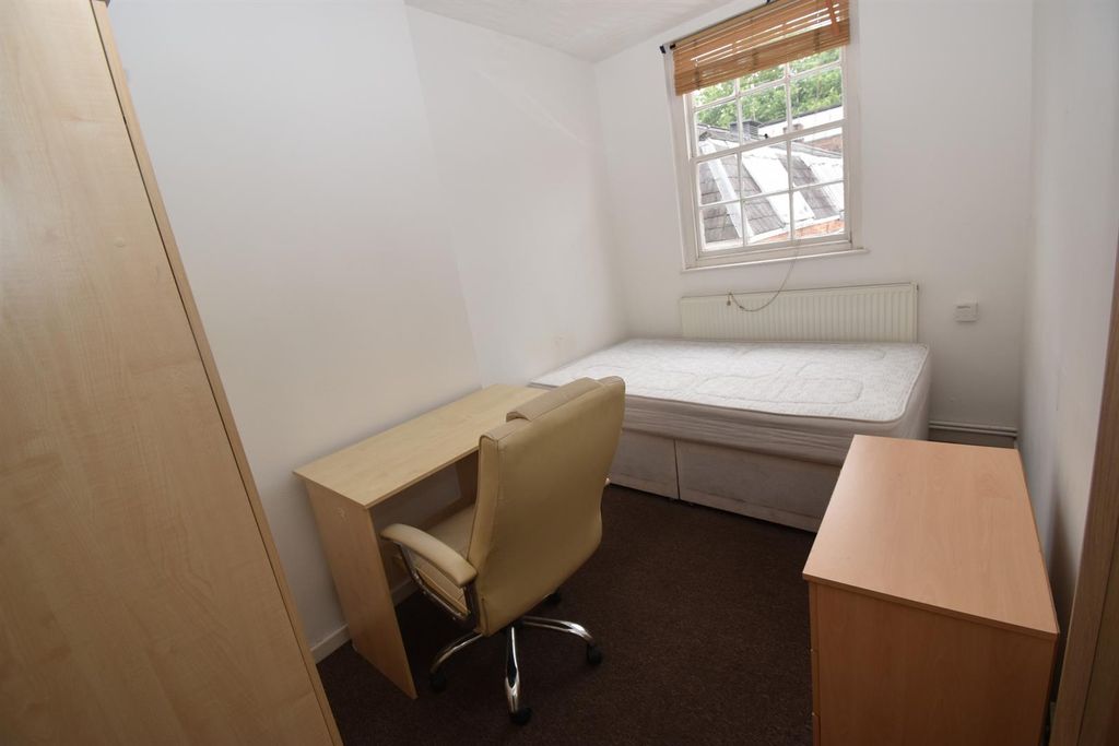 Property photo 3 of 5