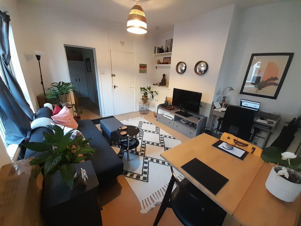 Property photo 1 of 6 1. Living Room 1.Jpg