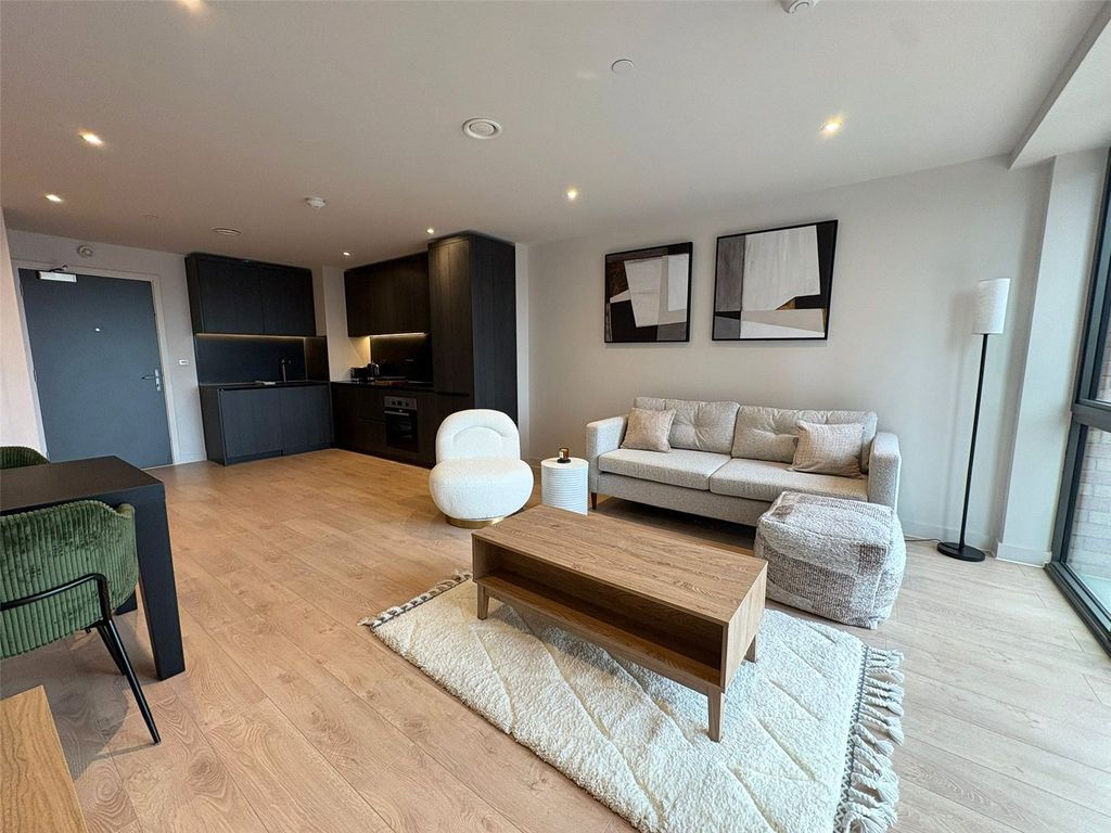 Property photo 3 of 8 Picture No. 14