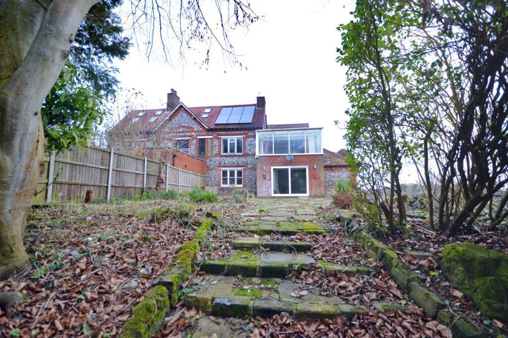 Property photo 2 of 20