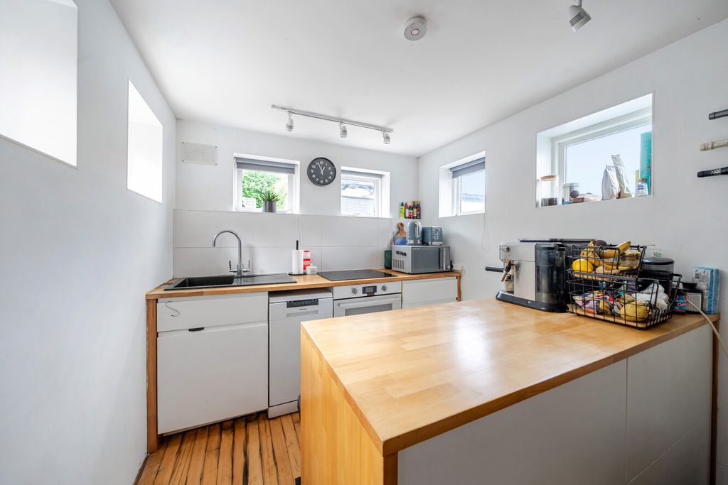 Property photo 3 of 10 1520925-5-1A09Fcf...