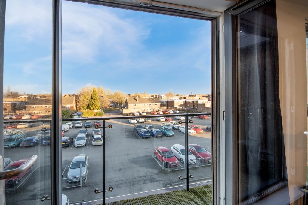 Property photo 2 of 10 Estate Agent Ewemove Scunthorpe Balcony