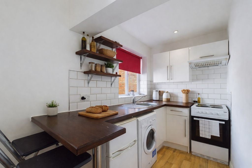 Property photo 3 of 8 Photo 12