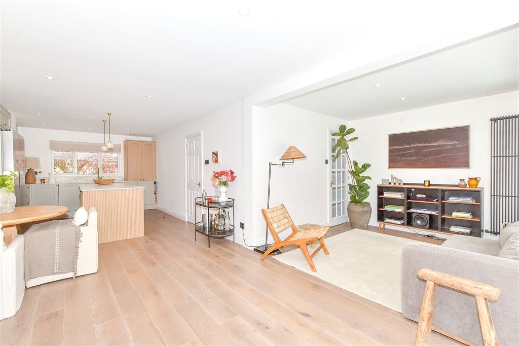 Property photo 3 of 13 Lounge/Diner