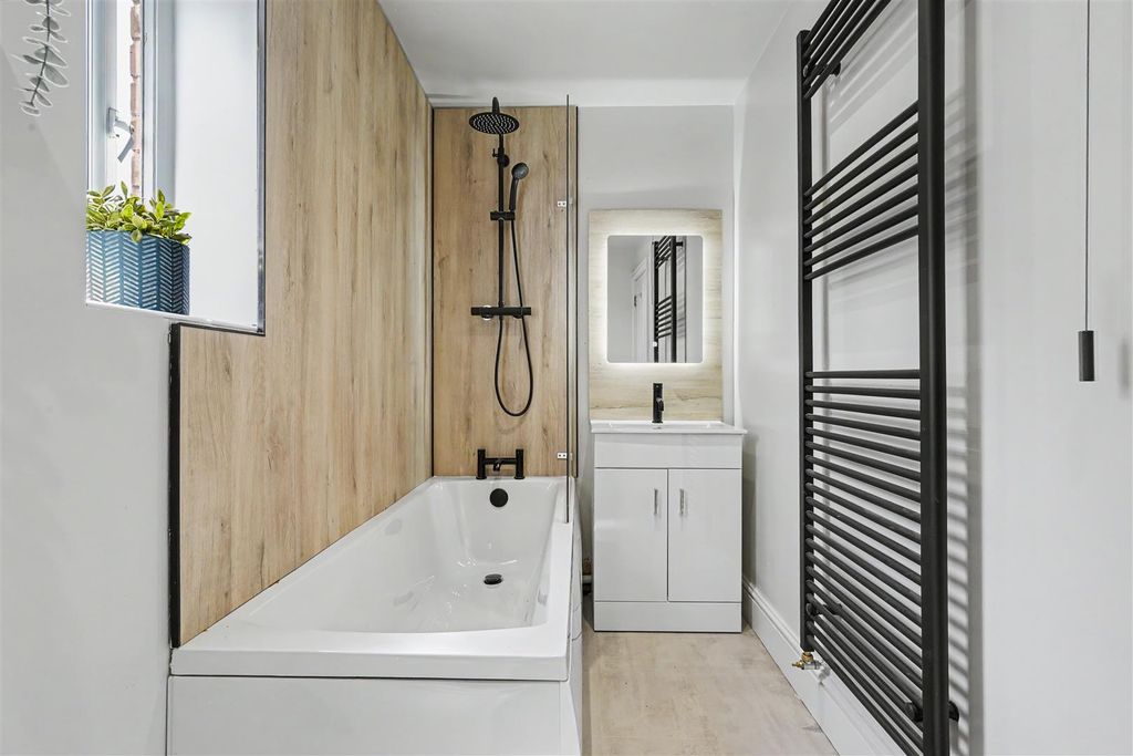Property photo 3 of 24 Bathroom