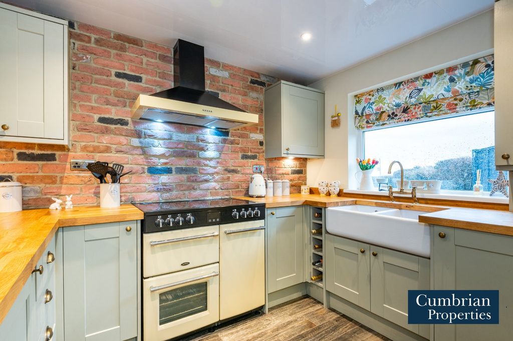 Property photo 2 of 14 Kitchen