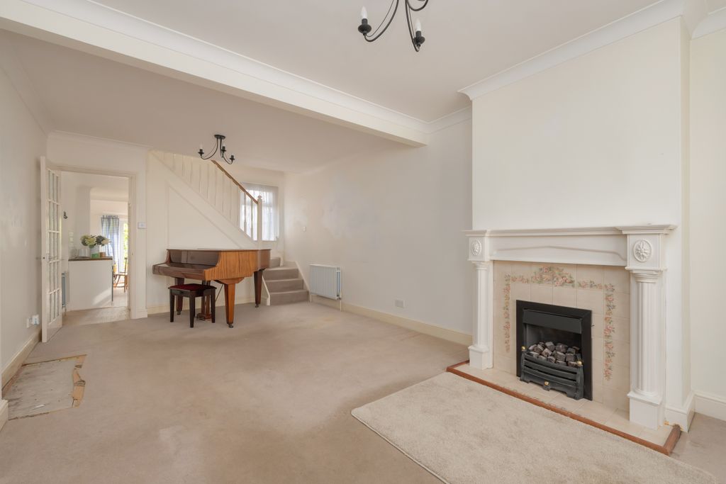 Property photo 3 of 11 Sitting / Diningroom