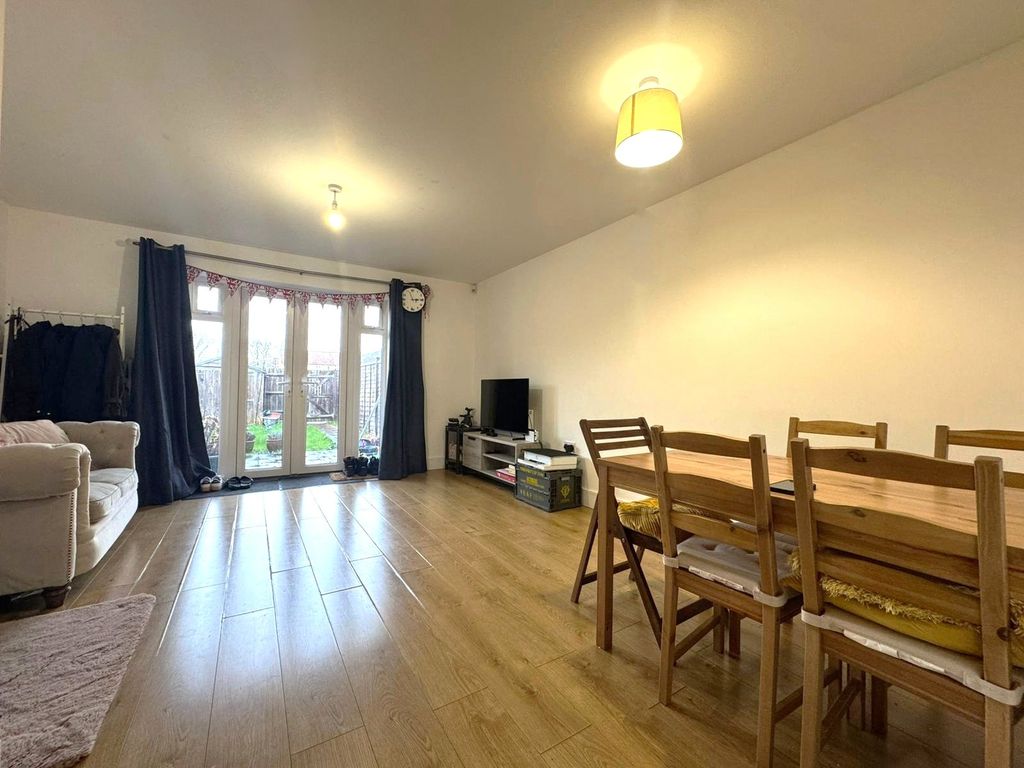 Property photo 2 of 10 Picture No. 11