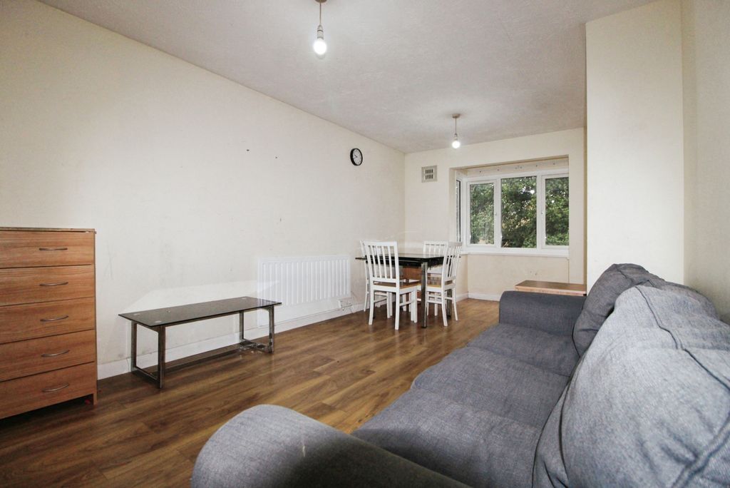 Property photo 3 of 20 F9575ba2-Img 9046
