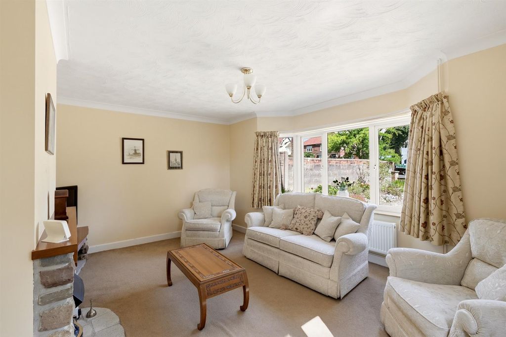 Property photo 2 of 27 220-Earlhamrd-016.Jpg