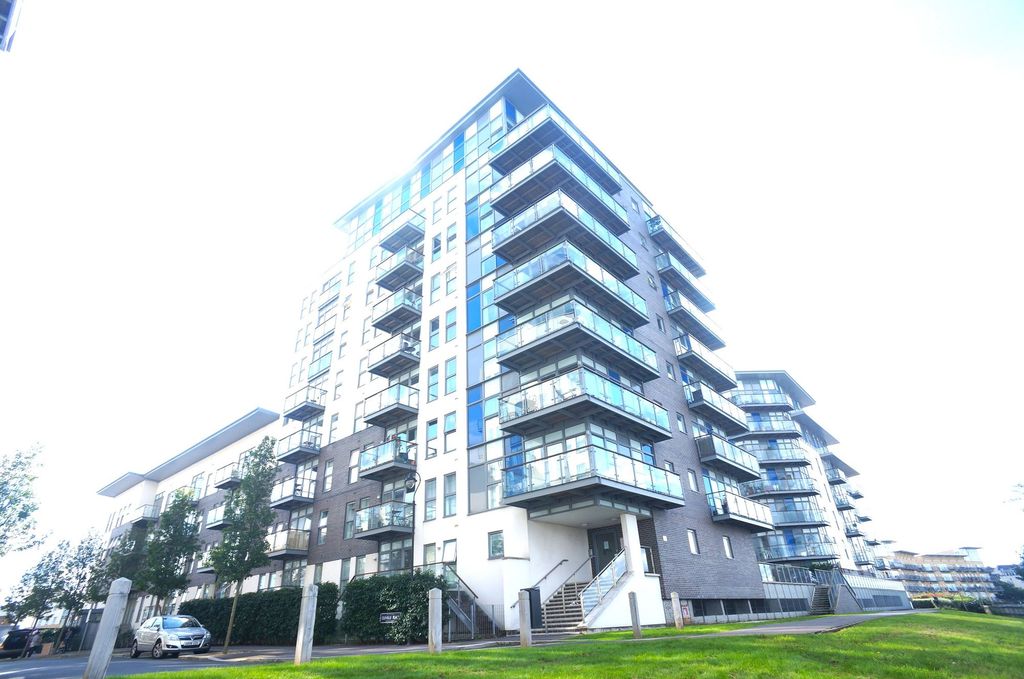 Property photo 1 of 8 External