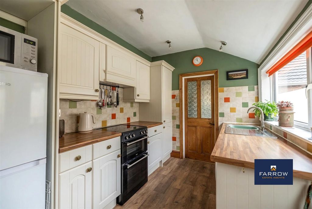 Additional image 9 of 2 bed terraced house for saleBark Street, Cleethorpes DN35