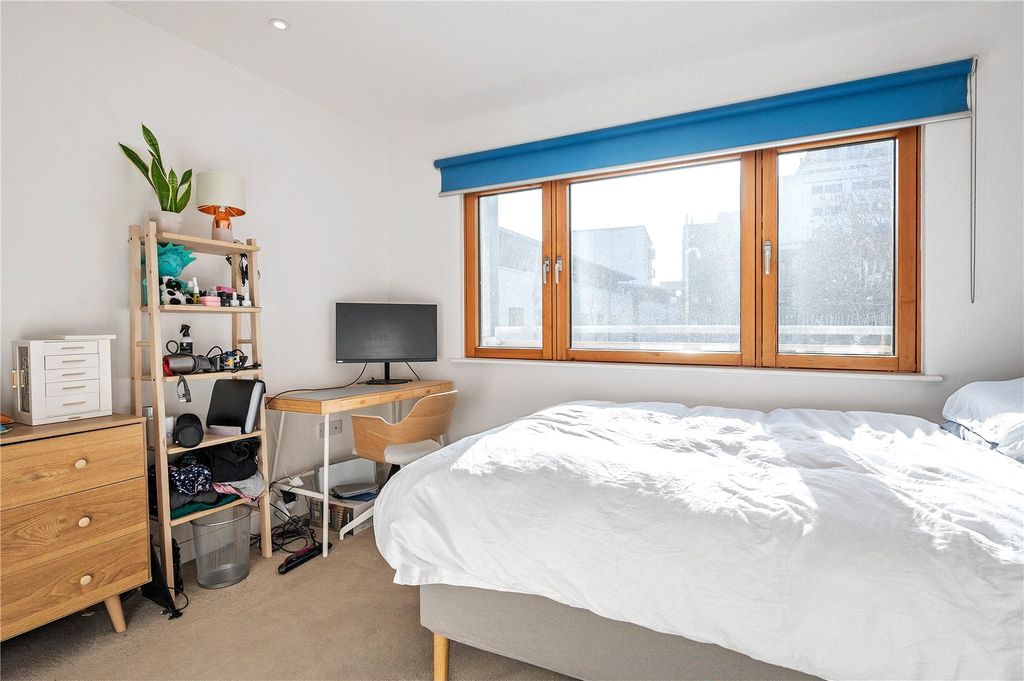 Property photo 3 of 11 Bedroom