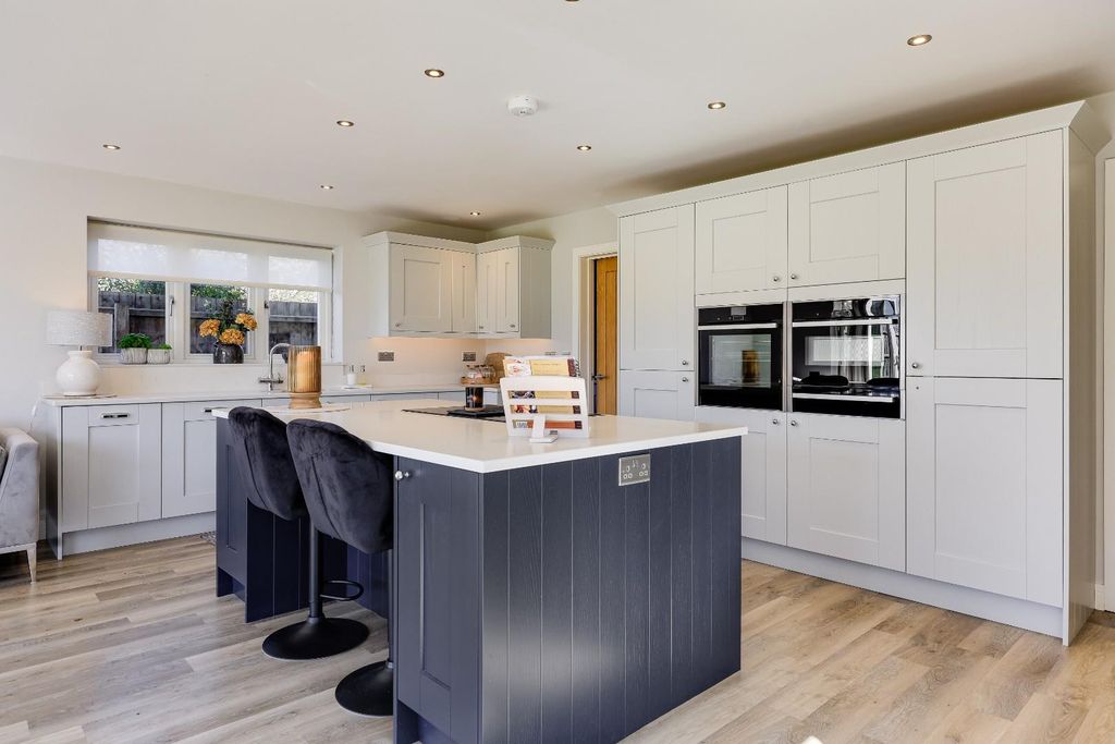 Property photo 3 of 34 Img (28).Jpg