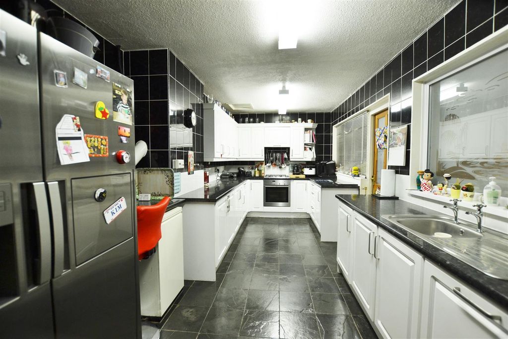 Property photo 2 of 27 Kitchen
