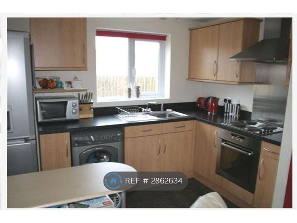 Property photo 3 of 11 Kitchen