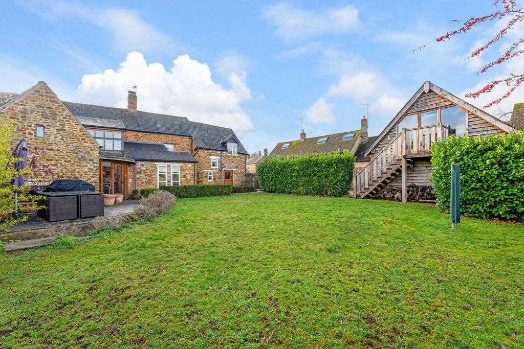 Property photo 2 of 35