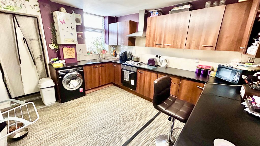 Property photo 3 of 9 Kitchen Diner