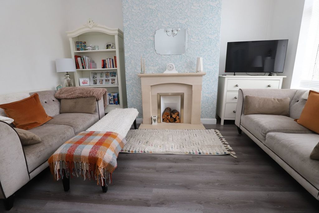 Property photo 2 of 31