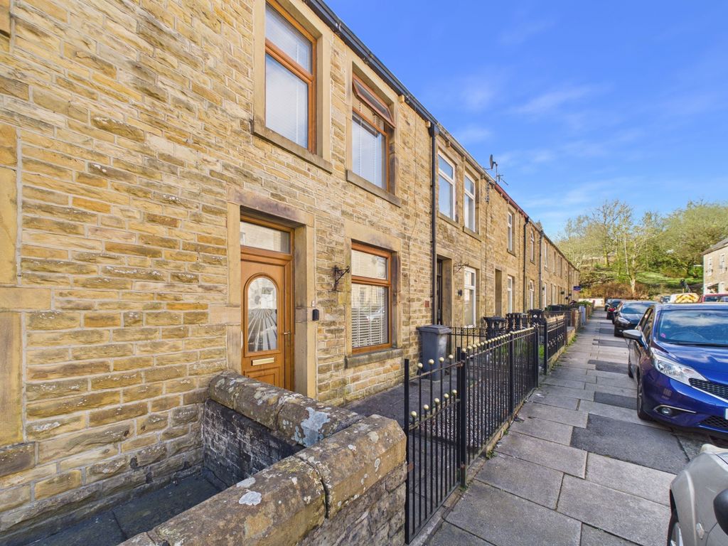 Property photo 2 of 14 Cam02093G0-Pr0083-Still018