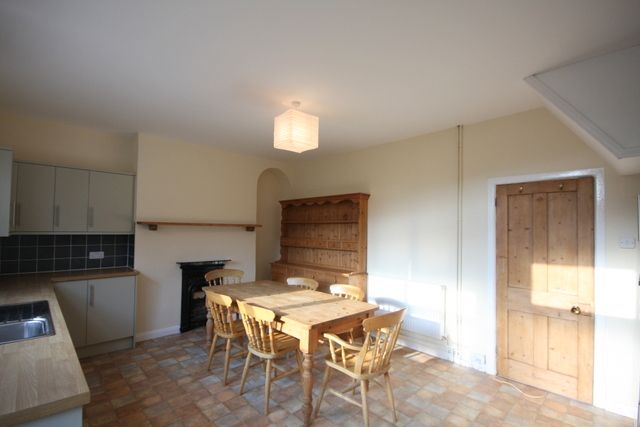 Property photo 3 of 10 Kitchen