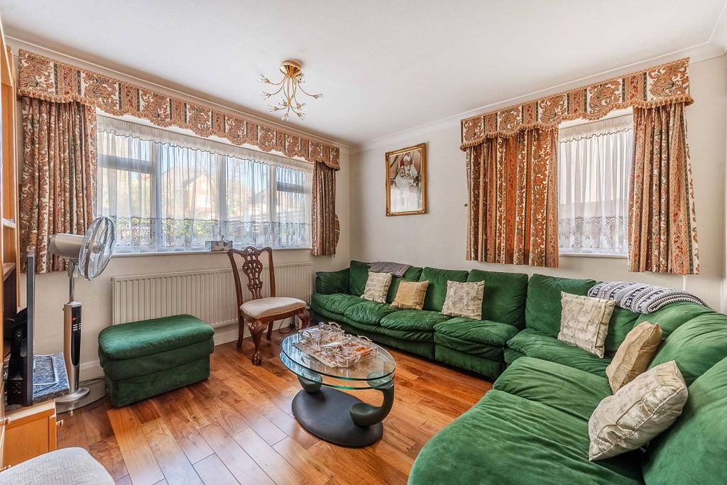 Property photo 3 of 11