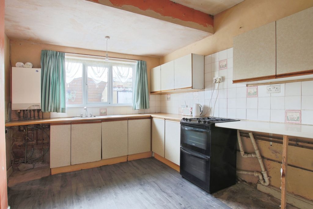 Property photo 2 of 11 4687774