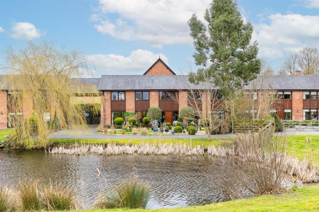 Property photo 1 of 18 Drakehouse-2.Jpg