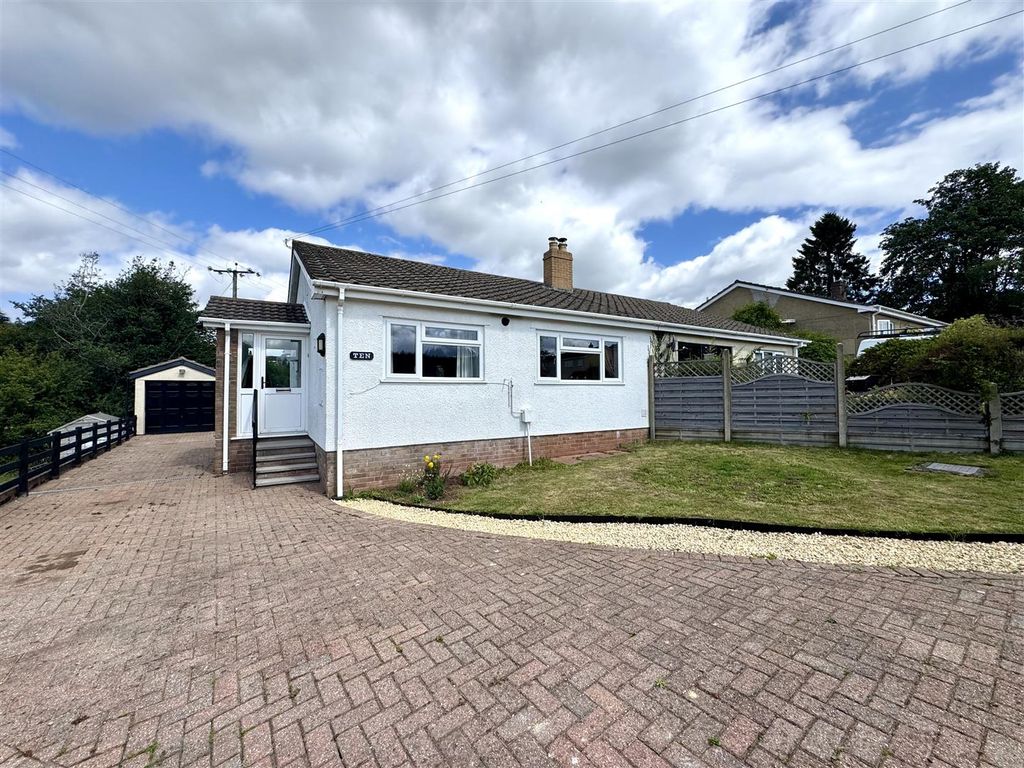 Property photo 1 of 33 Wesley Gardens