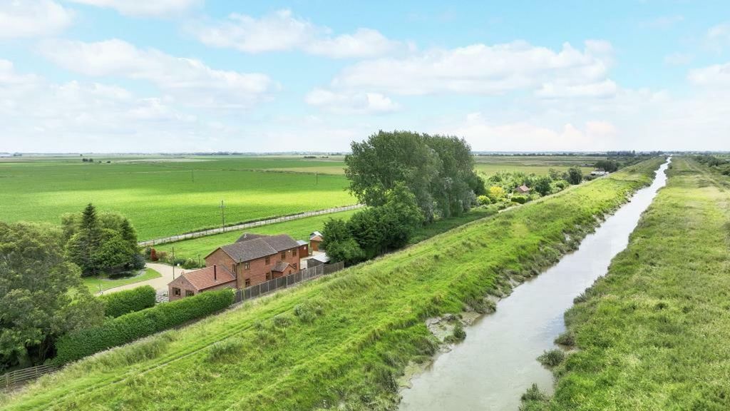 Property photo 2 of 30