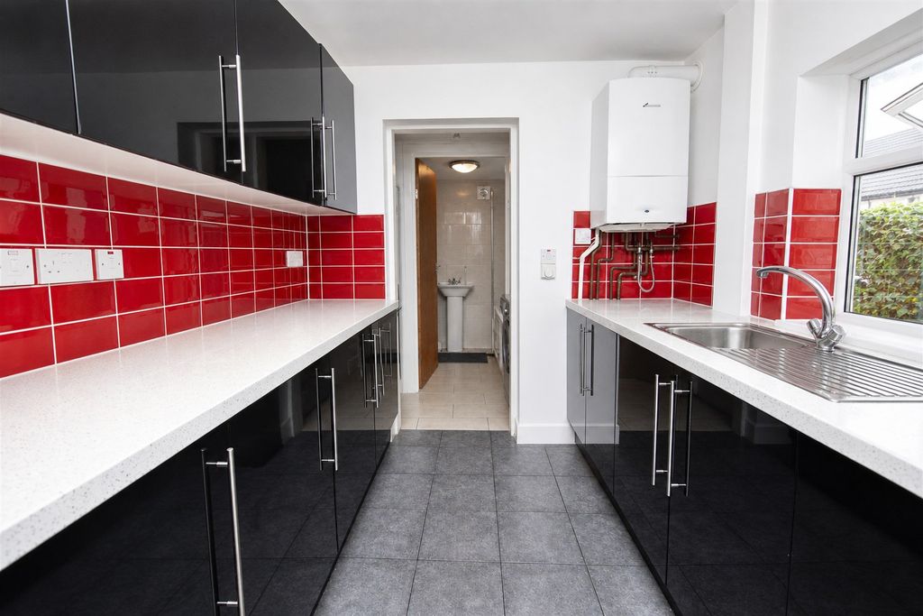 Property photo 1 of 12 Approach
