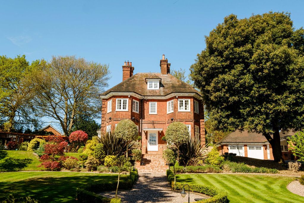 Property photo 2 of 77