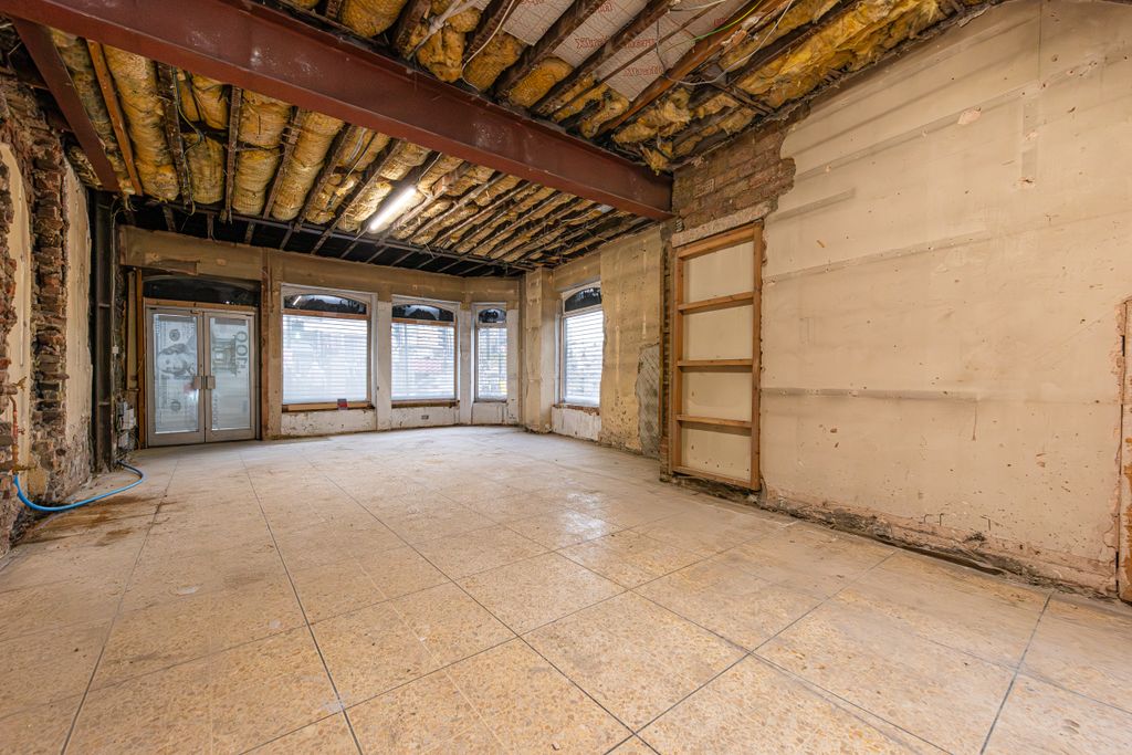 Property photo 3 of 10 Seven Sisters Road 221-003