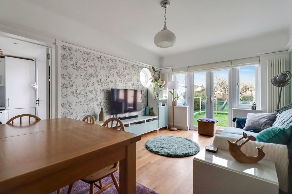 Property photo 3 of 21