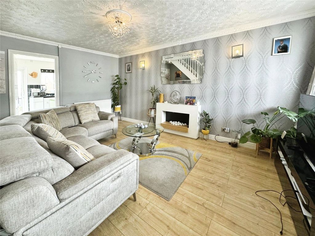 Property photo 2 of 10 Lounge