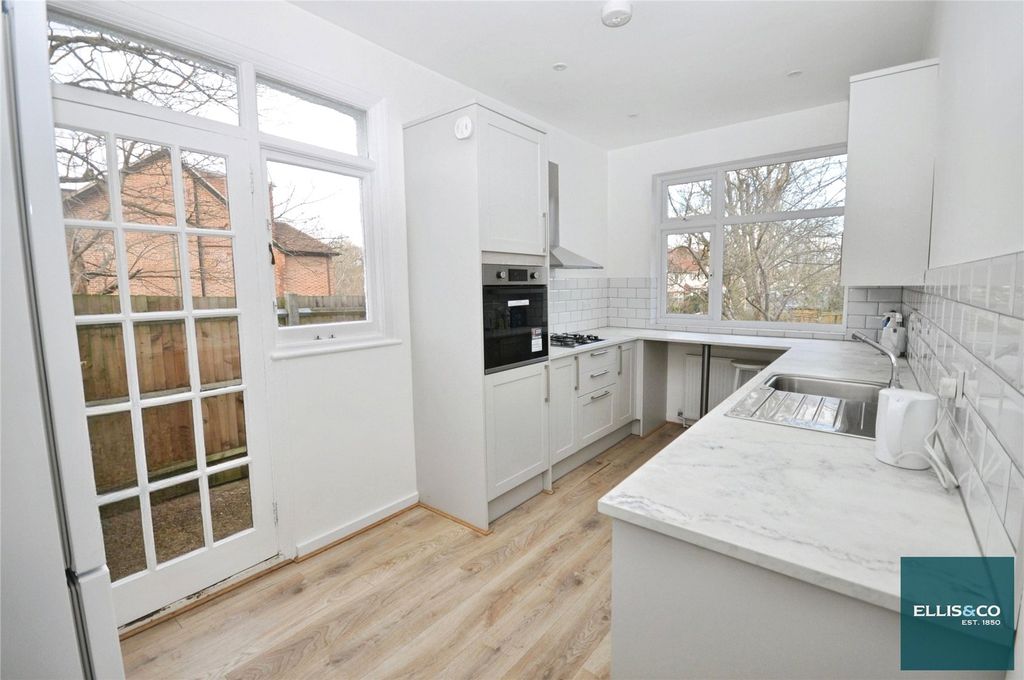 Property photo 2 of 12 Picture No. 11