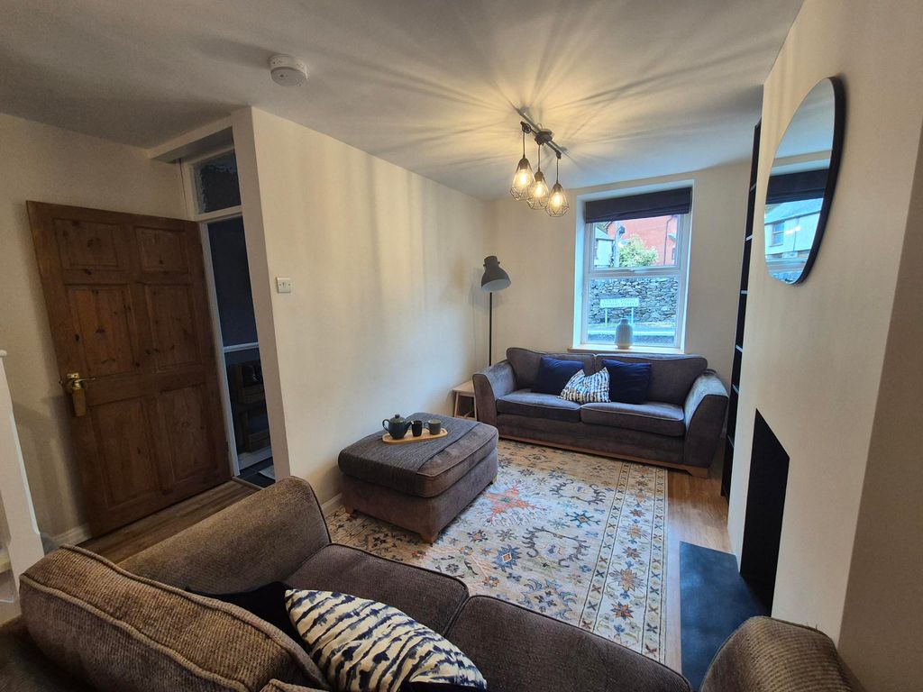 Property photo 3 of 12