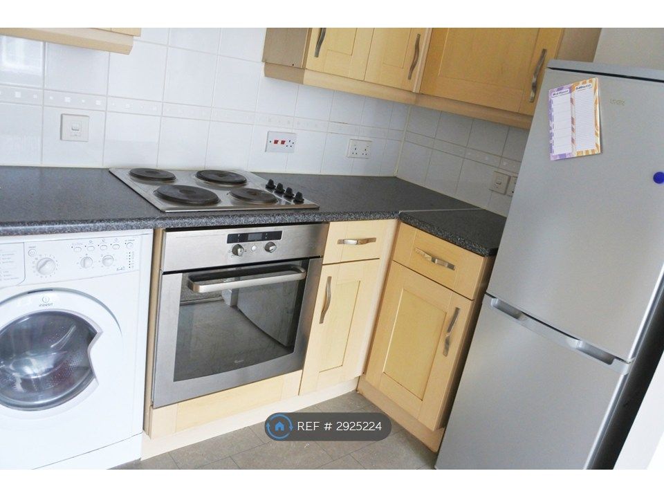 Property photo 3 of 10 Kitchen