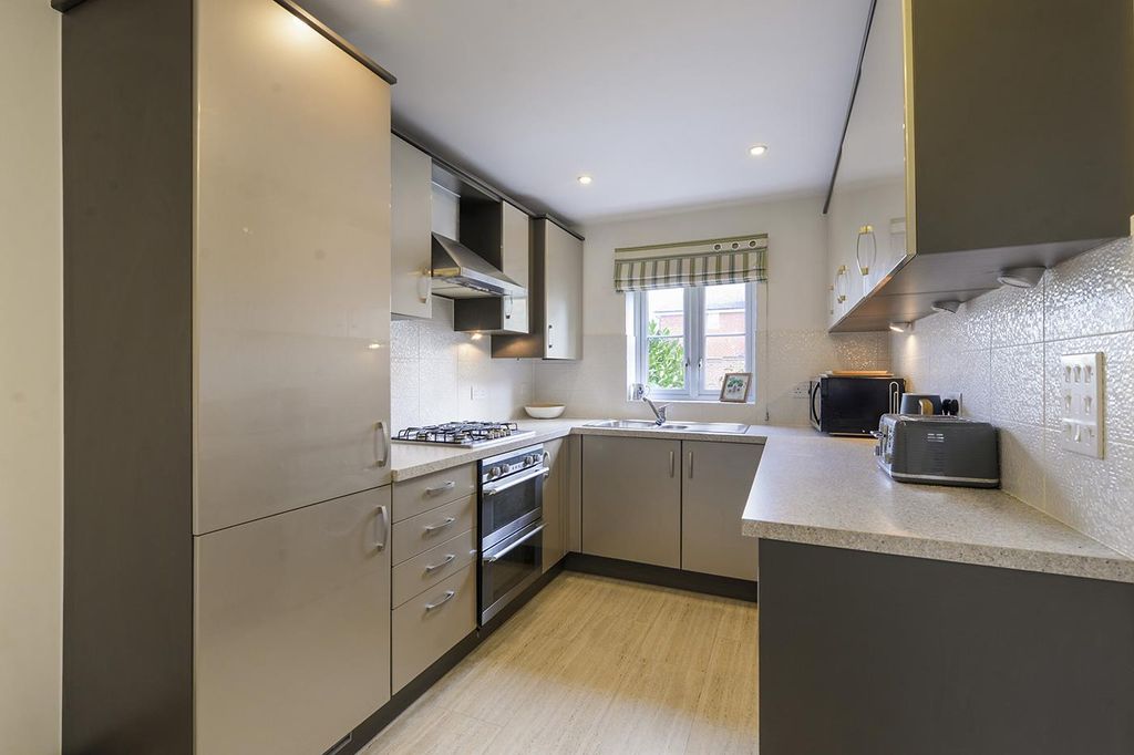 Property photo 3 of 18 10 Langley03.Jpg