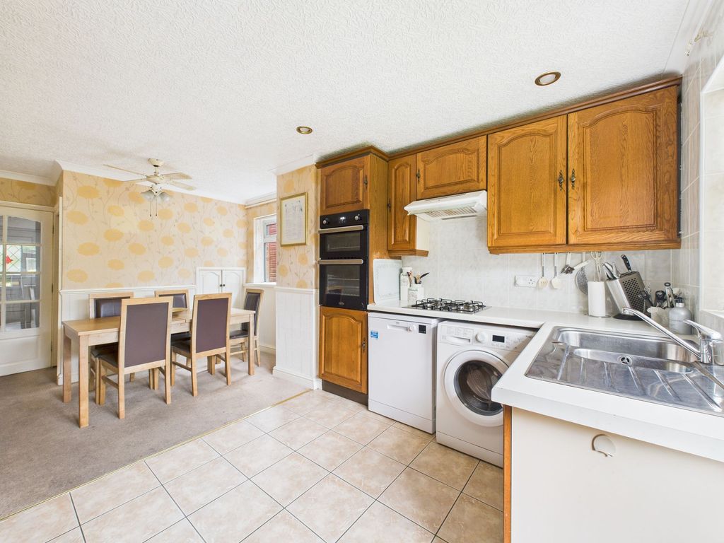 Property photo 3 of 22 Dining Kitchen