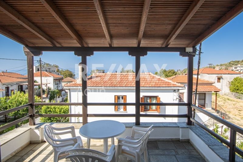 Property photo 2 of 25