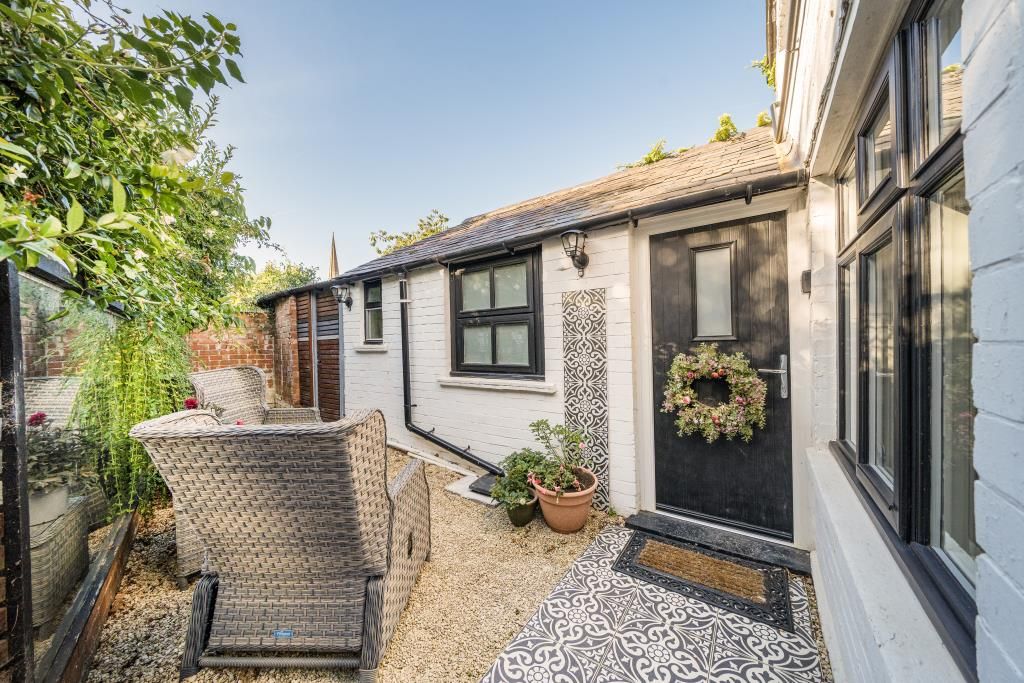 Property photo 3 of 21 Entrance