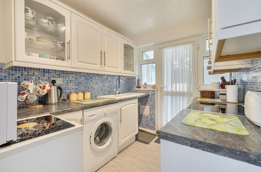 Property photo 3 of 10 1365380-11-68E62F...