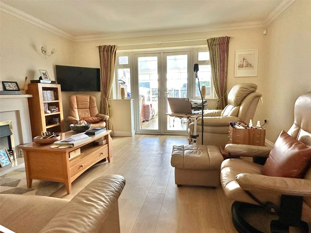 Property photo 3 of 16 Picture No. 10