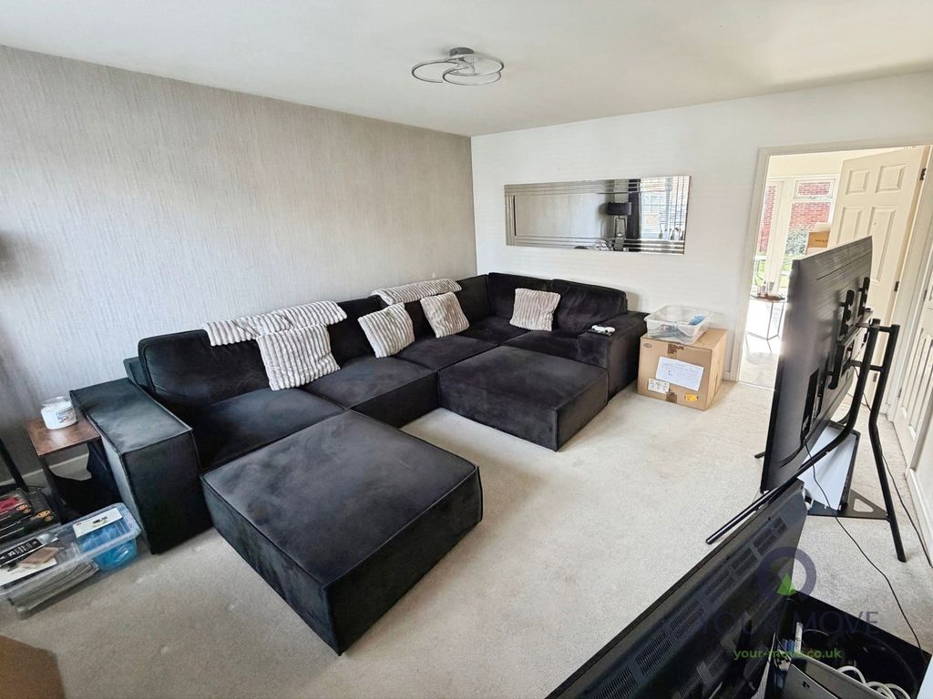 Property photo 2 of 11 Lounge